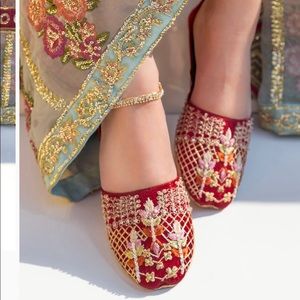 Brand new juttis embelished embroidered jutti